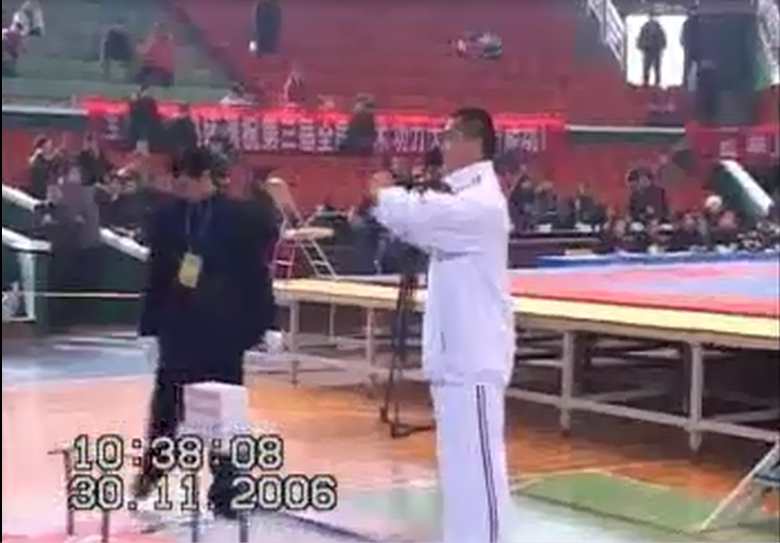 铁砂掌比赛现场